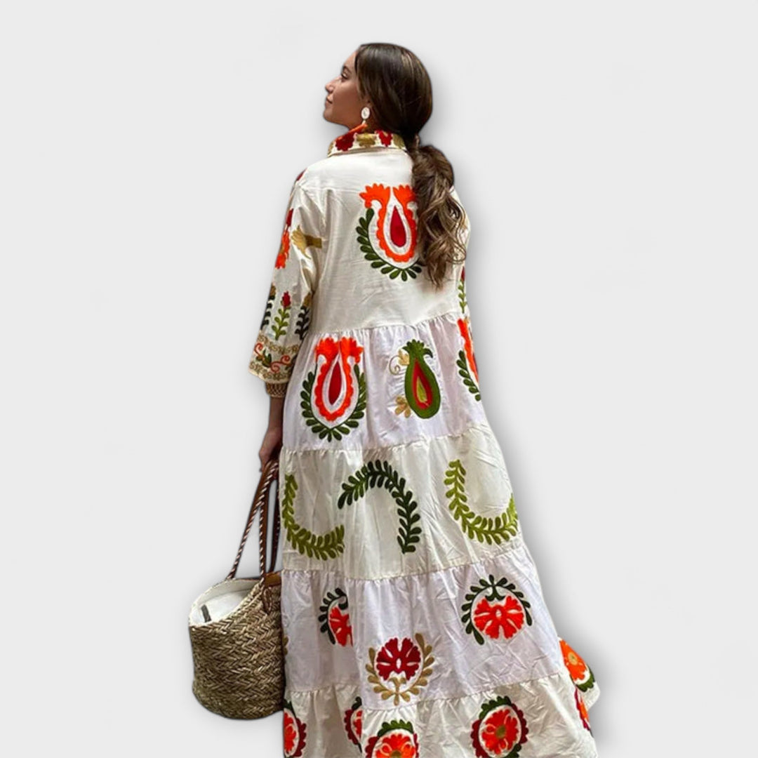 Ida - Hvit lang kjole med blomstermønster