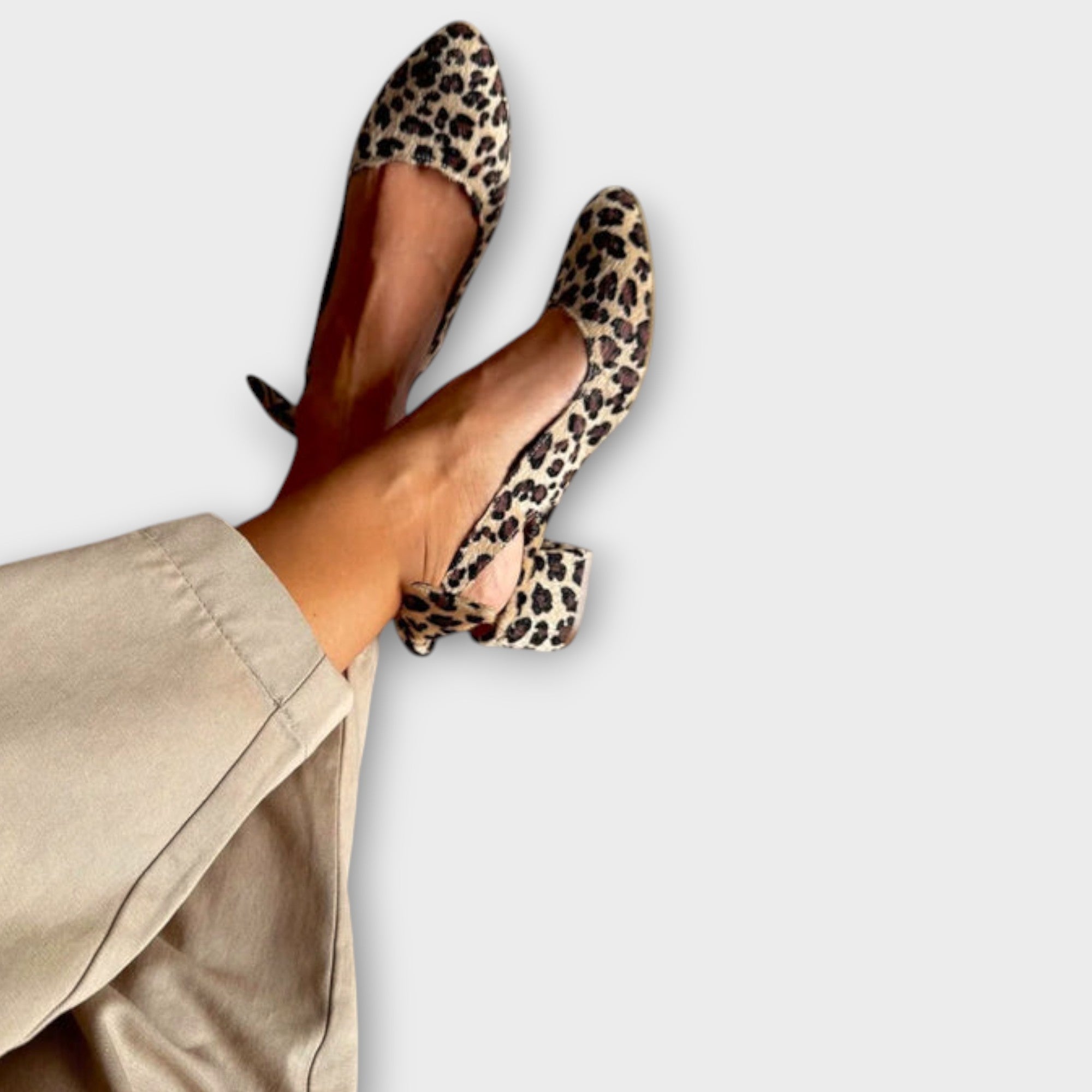 Emilie - Leopardpumps med blokkhæler
