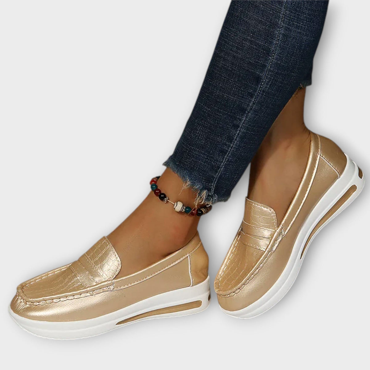 Julie - Gyldne lakkloafer