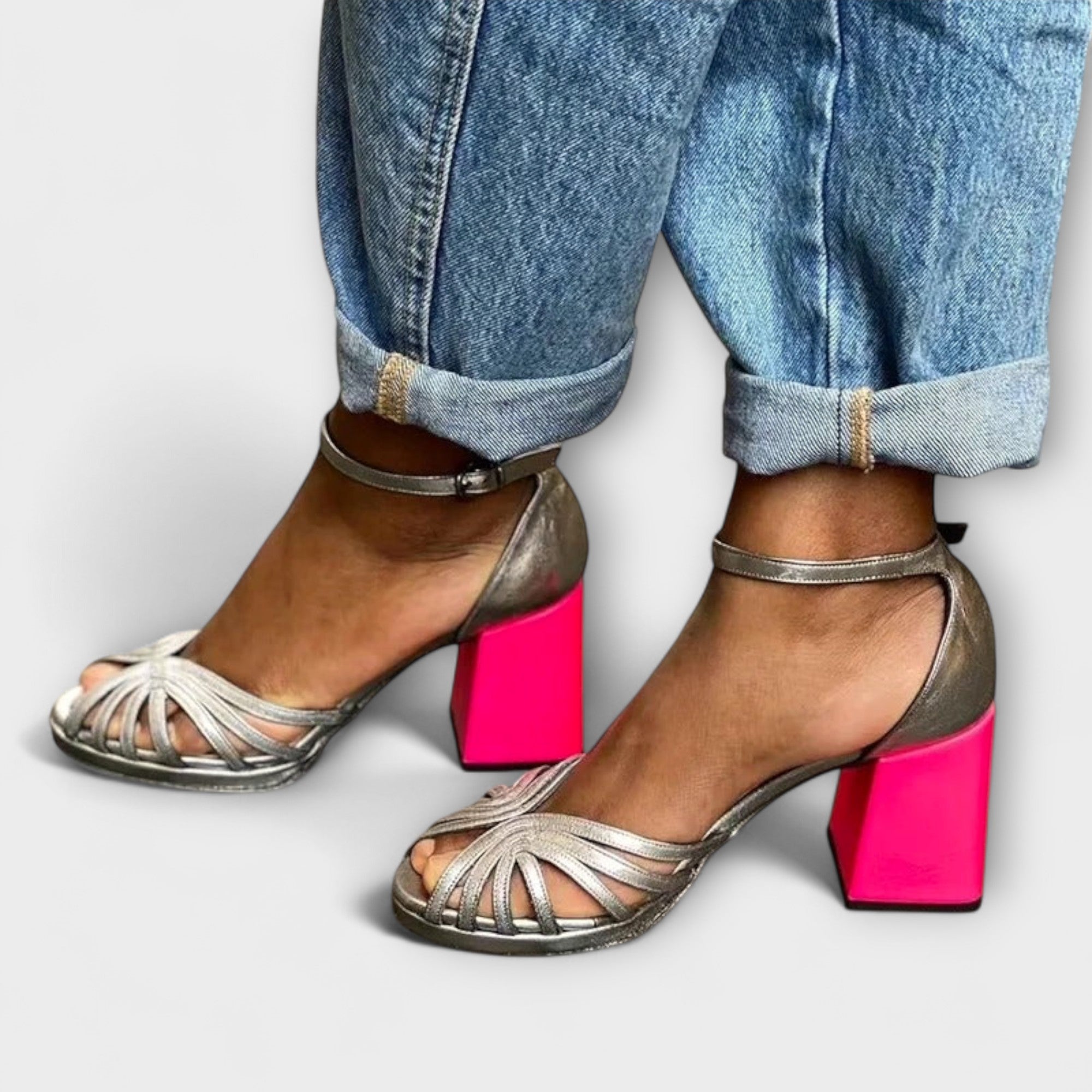 Tonje - Gyldne pumps med rosa hæl