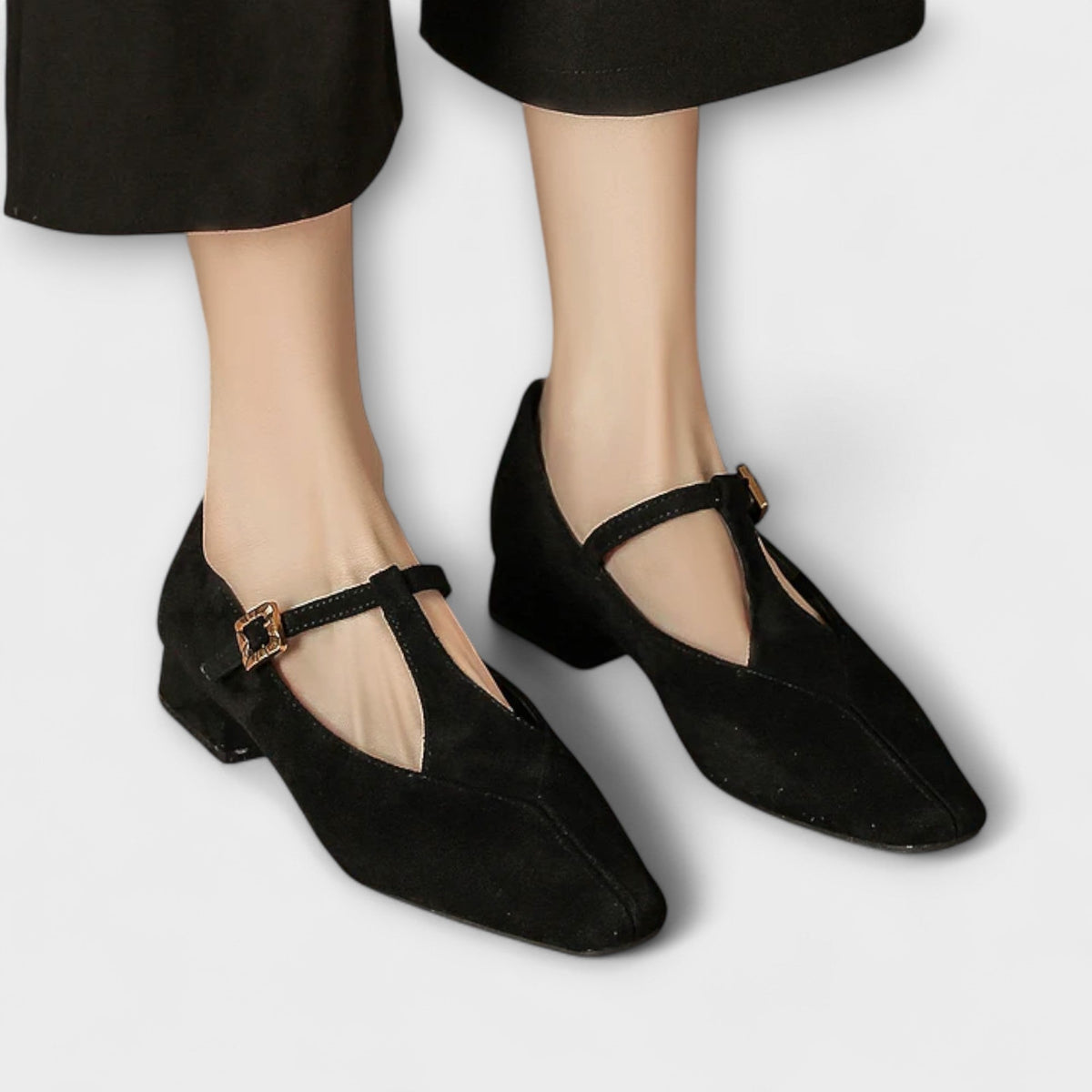 Hege - Pumps med T-rem med flat såle