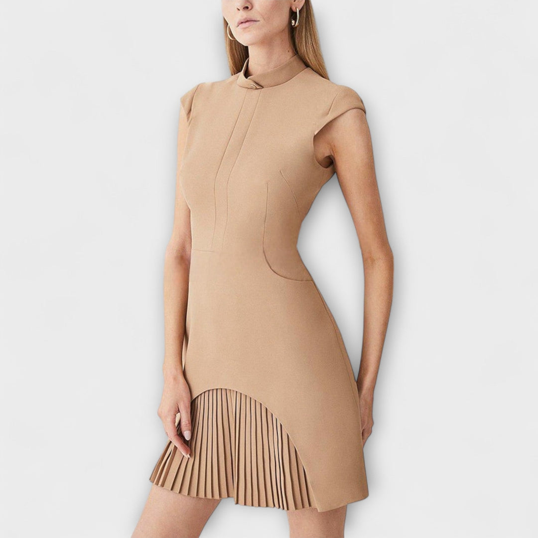 Vigdis - Kort kjole i militær patchwork-stil