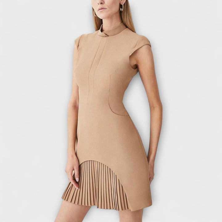 Vigdis - Kort kjole i militær patchwork-stil