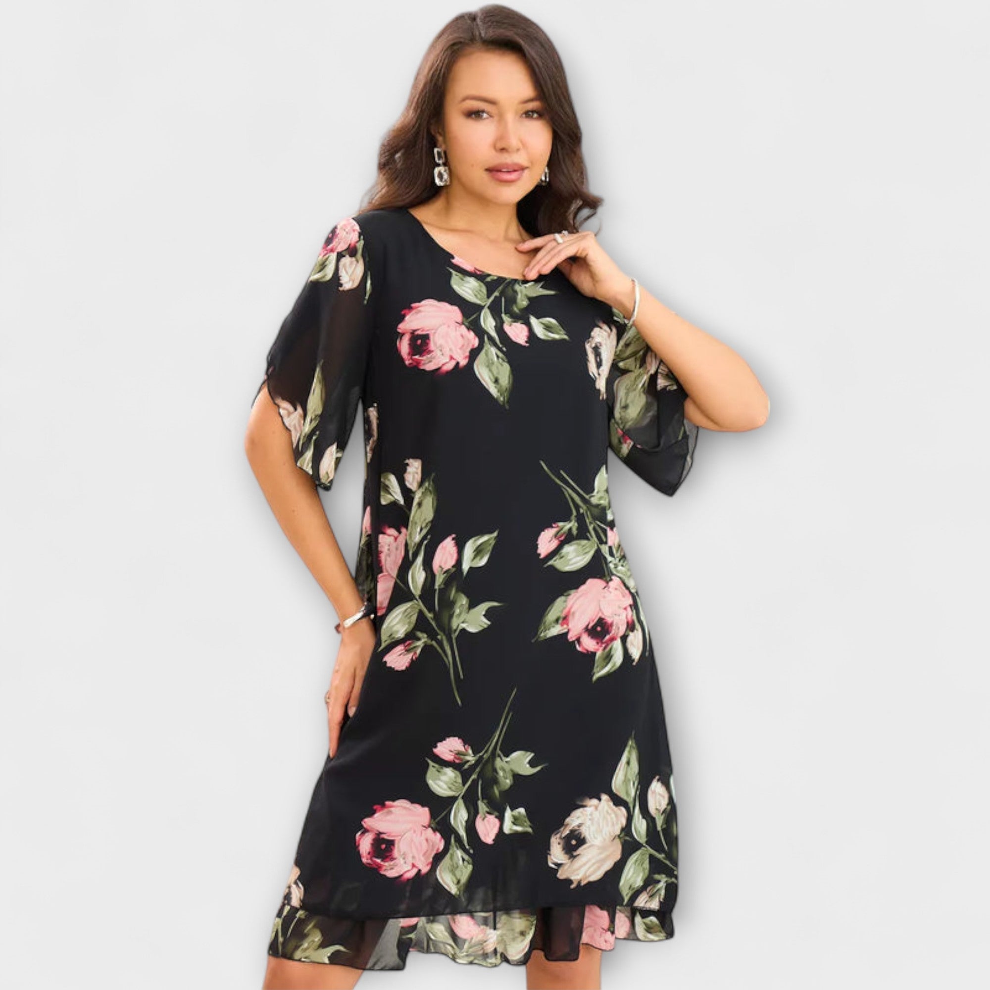 Helene - Svart chiffonkjole med blomstermønster