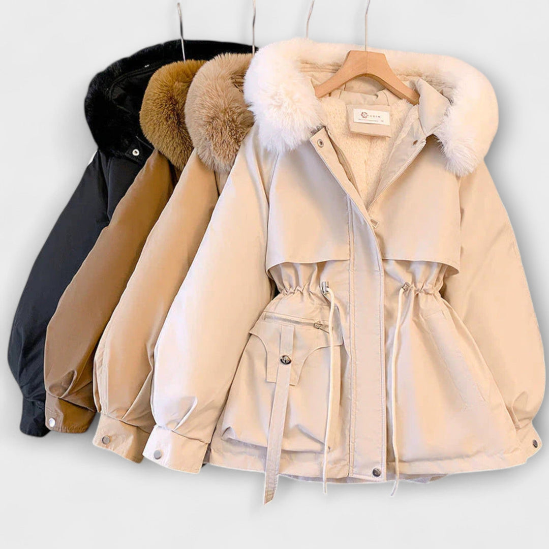 Hanne - Beige elegant vinterjakke med pelskrave