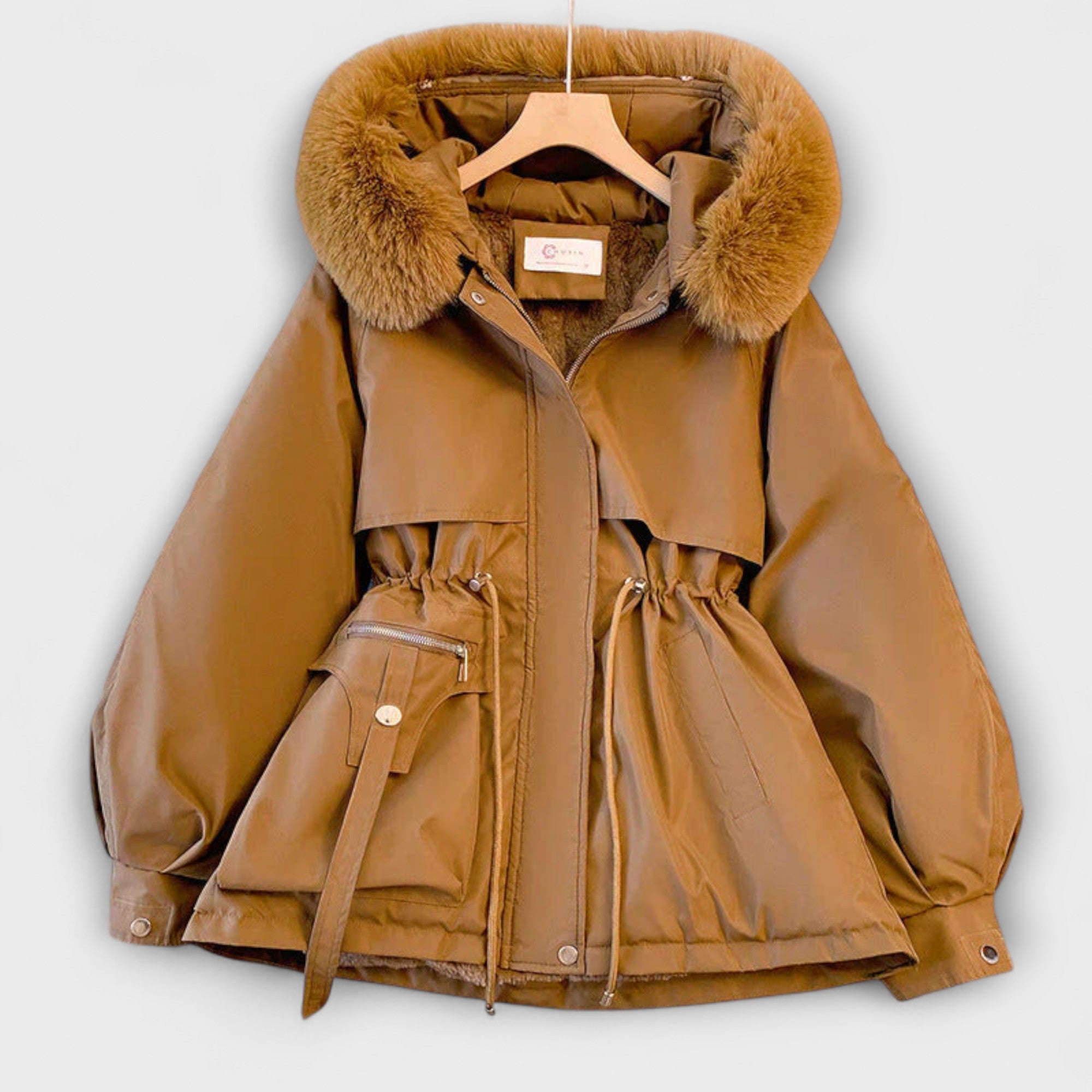 Hanne - Beige elegant vinterjakke med pelskrage