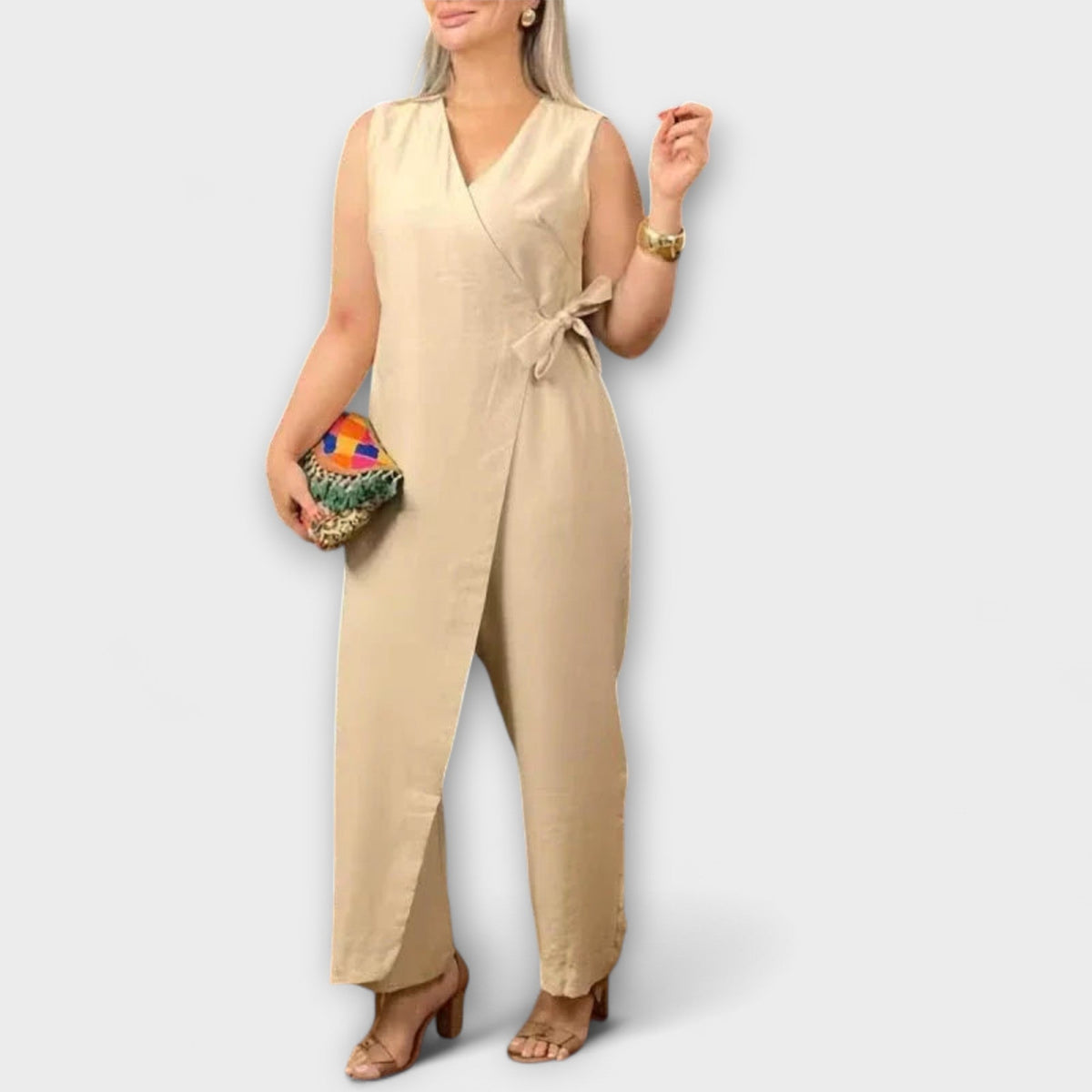 Julie - Beige buksedress med V-hals