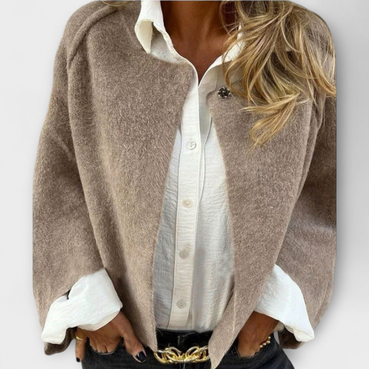 Ingrid - Beige kort jakke med rund hals
